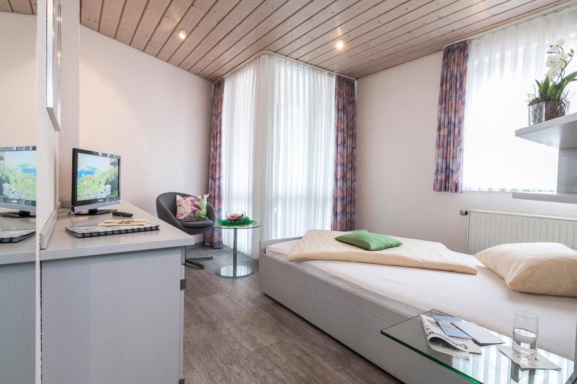 Hotel Cronberger Hof ラーデンブルク エクステリア 写真